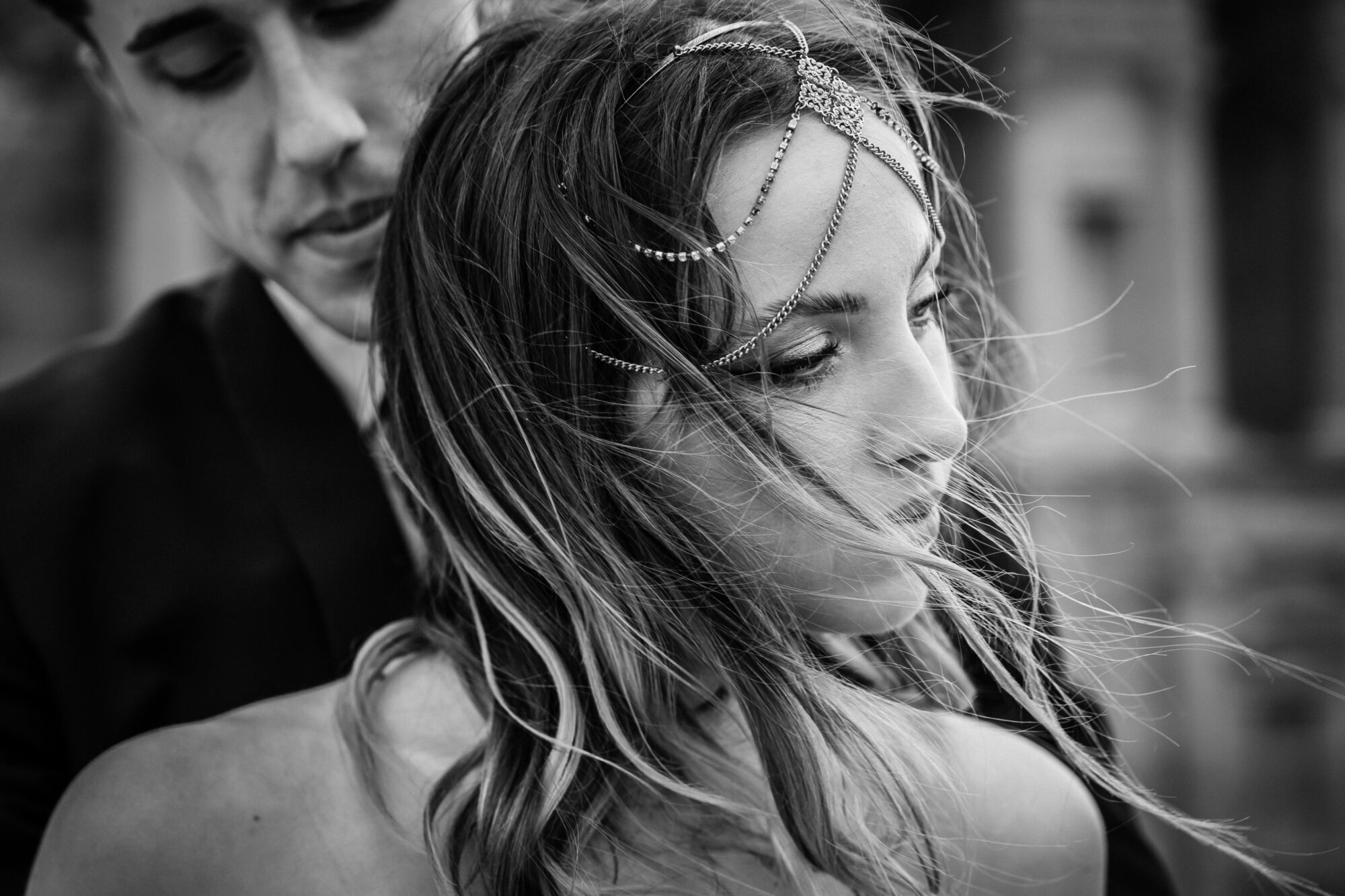 Svatební fotograf, který zachytí emoce, skutečné momenty a váš příběh bez strojených póz. Přirozené svatební fotografie plné atmosféry.