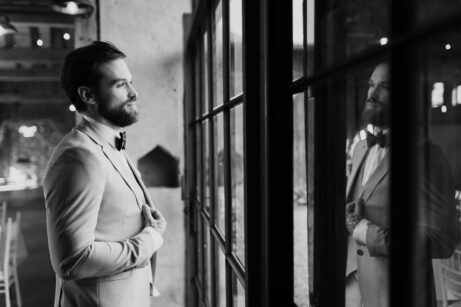 Reportážní svatební focení na&nbsp;statku – přirozené světlo, emoce a&nbsp;atmosféra dne. Stodola Popovice