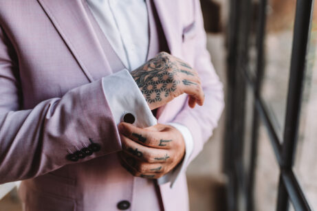 Reportážní svatební focení na&nbsp;statku – přirozené světlo, emoce a&nbsp;atmosféra dne. Stodola Popovice