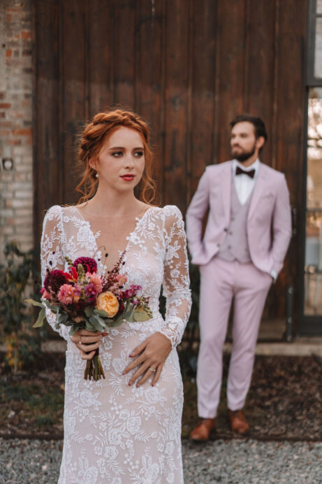 Reportážní svatební focení na&nbsp;statku – přirozené světlo, emoce a&nbsp;atmosféra dne. Stodola Popovice