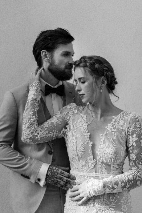 Reportážní svatební focení na&nbsp;statku – přirozené světlo, emoce a&nbsp;atmosféra dne. Stodola Popovice