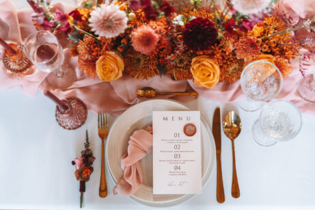 Svatební fotografie plná emocí a&nbsp;přirozených momentů. Autentické zachycení svatebního dne bez strojených póz. Stodola Popovice - fotky od fotografky